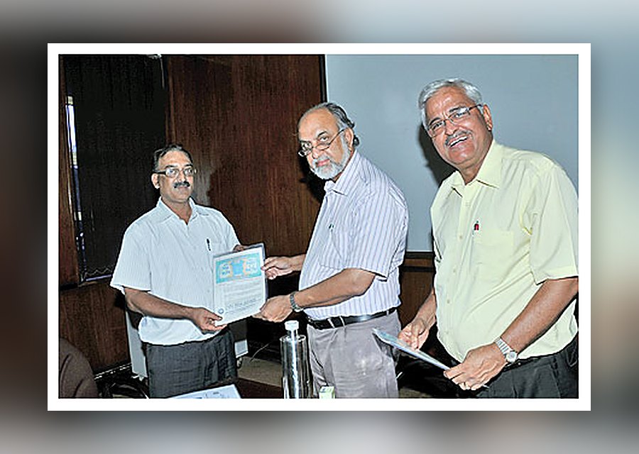Handing over of documents for the RH calibration standard developed with NPL know-how